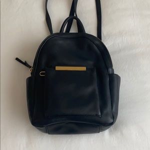 Calvin Klein Mini Backup